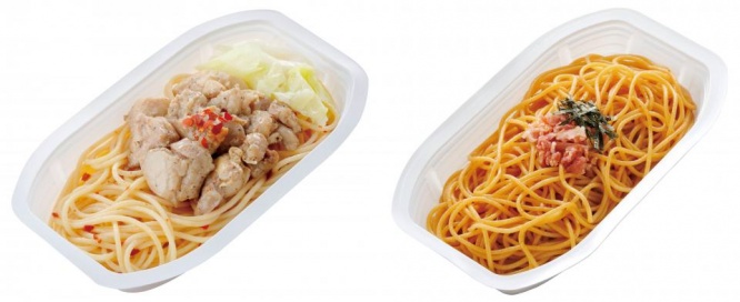 左がチキンたっぷりペペロンチーノ、右が和風ベーコン醤油パスタ(画像はセコマ提供)