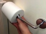 トイレットペーパーを１秒でとりかえる【動画】