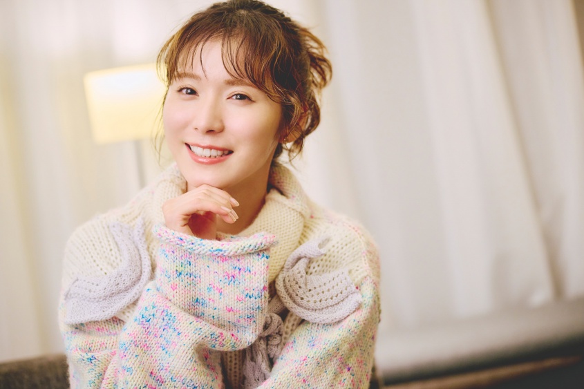 松岡茉優デビュー20周年記念　初の著書『ほんまつ』スペシャルインタビュー！　松岡は「値段が抑えられたことにとても感謝」