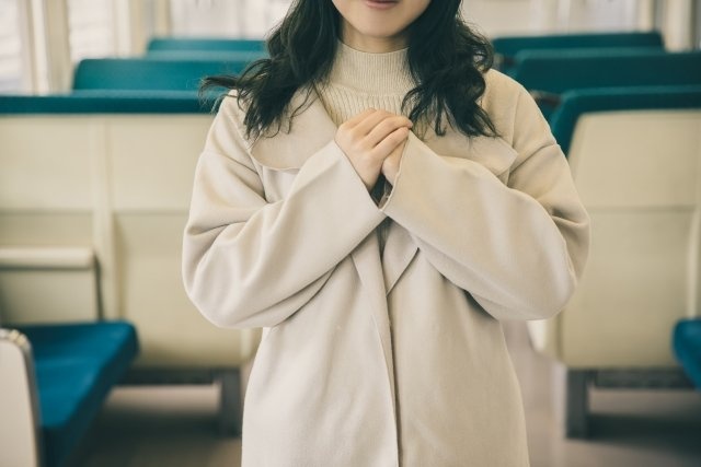 「いつもはおとなしい息子が電車でギャン泣き。途中で降りようと思っていると、近くにいた若い女性が...」（神奈川県・40代女性）