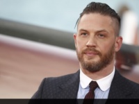 映画『Fonzo』で暗黒街の帝王アル・カポネ役に挑戦するトム・ハーディが「まったく別人」と話題に