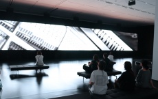 坂本龍一が追求した「設置音楽」を幅26.4mの巨大スクリーンで体感　「AMBIENT KYOTO」が東京初開催
