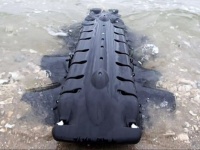 水陸のみならず雪や氷の上までスイスイ移動。フィンを波打たせて動くロボット「ヴェロックス（Velox）」