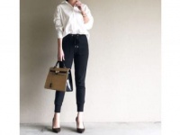 シンプルコーデは、一癖ある小物で「こなれ感」をゲットする　＃東京365日コーデ