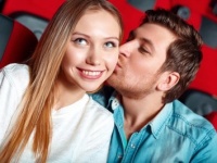 映画のラブシーンに影響されてキスされるのはアリ？