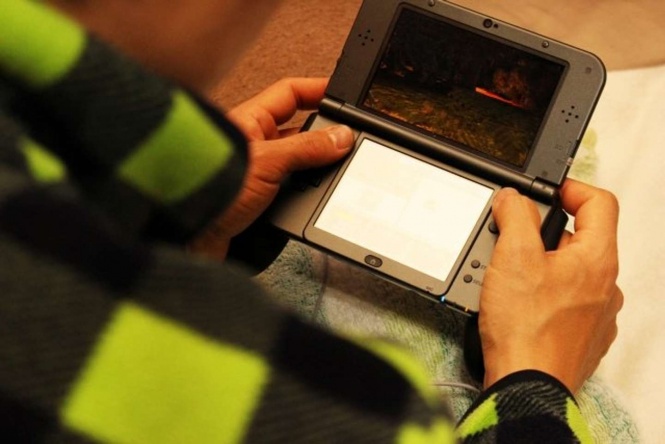 一緒にゲームをする仲に(画像はイメージです)