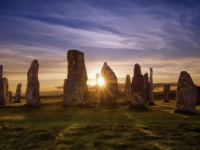 新たに発見された先史時代のストーンサークル、雷を呼び寄せるために意図的に建設された可能性（スコットランド）