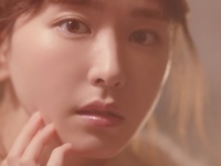 新垣結衣さんが“艶めく大人の魅力”解禁、新TVCM「雪肌精 エッセンシャル スフレ」