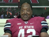 米大学アメフトに最年長55歳のプレイヤーが登場！　36年持ち続けた夢を果たす