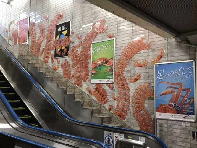 遠目から見てもわかる赤い大群（画像はＪＲ東日本東京支社広報課より）