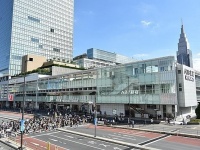 バスタ新宿（江戸村のとくぞうさん撮影、Wikimedia Commons