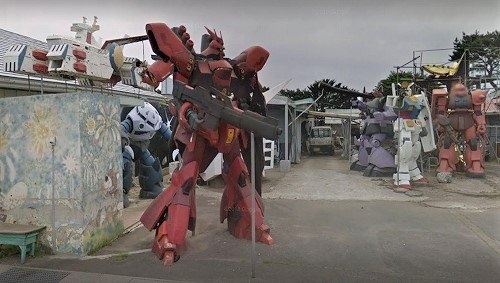 スズキ理容のモビルスーツたち（C）Google