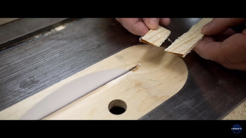 刃物のような紙