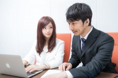 なぜか年下にモテる男性の特徴・6つ