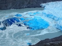 これはすごい！アルゼンチン最大級の青い氷河が大崩落する劇的瞬間