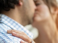 ウッソ、未婚・中年男性に朗報!?　女子は一回り年の離れた男性と結婚するなら「年下」or「年上」？