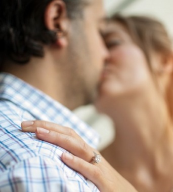ウッソ、未婚・中年男性に朗報!?　女子は一回り年の離れた男性と結婚するなら「年下」or「年上」？