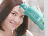 ダンスエンターテイナー・仲宗根梨乃が出演！　「h＆s」の新ムービーが首都圏の車両ビジョンで放映スタート