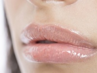 う、奪いてぇっ……！　キスしたくなる女子の唇は「マット」or「ツヤツヤ」？