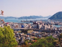 三原市街地（三原市撮影、Wikimedia Commonsより）
