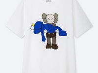 （C）KAWS　（画像はユニクロ公式サイトより）