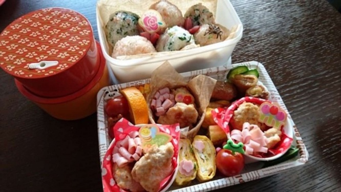 先生の妻がお弁当を作ってくれた(画像はイメージ)