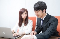 ギャップ萌え？ 異性に「弱音をはかれる」とキュンとする人は約4割「母性本能をくすぐられる」「ウザイだけ」