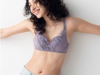 くるんっと丸められるブラ。アモスタイル、着け心地抜群な「FREE ME GO」新発売