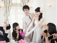 たいくつ～！　結婚式で女性がつまらないと思う演出ランキング　2位「キャンドルサービス」1位は!?