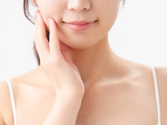 彼の前では夜もかわいく♡盛れるのに絶対バレない《すっぴん風メイク》のコツ