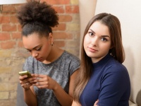 また恋愛ポエム！？SNSに「ラブラブ投稿」する女性が嫌われるワケ