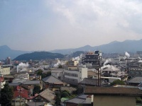 別府・鉄輪温泉遠景（STA3816さん撮影 ,Wikimedia Commons
