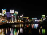 夜の福岡（lubludさん撮影、Flickrより）