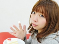 男子に「彼氏がいなさそう」と思われがちな女子の共通点4