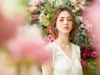 バラの花びらで作る、透明感。“ミネラルコスメ”から春のカラーコレクションが登場