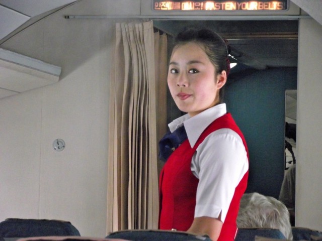 高麗航空キャビンアテンダントの以前の制服 ©Mike Hafey
