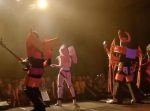 最高にクレイジー！　『トランスフォーマー』のコスプレでライブするバンド。