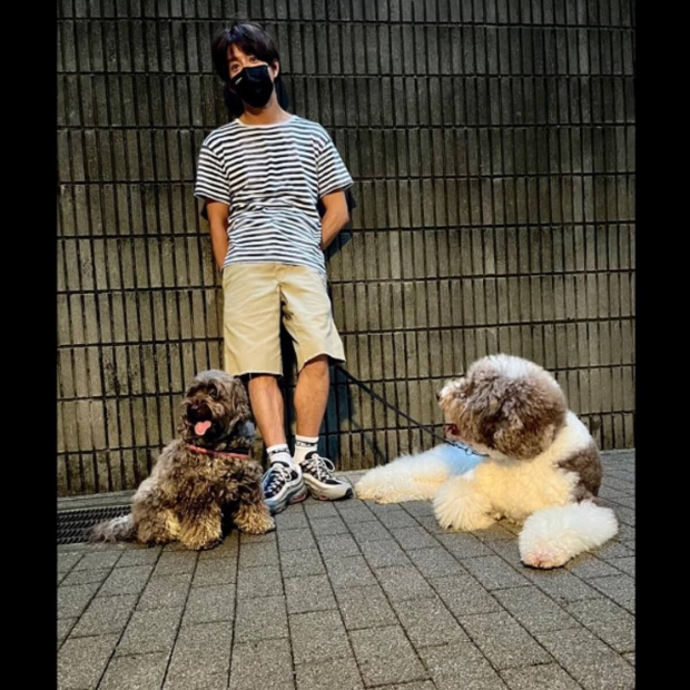 木村拓哉、愛犬との散歩中の写真にネット物議「足が短すぎる？」