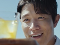 鈴木亮平出演　『キリン生茶』新CM公開！　鈴木は「江の島の灯台のところは気持ちよかった」