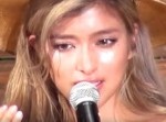 ローラ大号泣！　ファンへの感謝で顔面ビチャビチャ