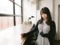 「男子に媚びてる！」と思われがちな女子の特徴・5つ