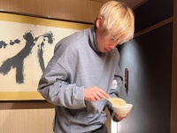 伊東純也のご飯をよそう投稿にW杯代表選手のコメント集まる。「かわいすぎる!!!」「仲良い！」の声
