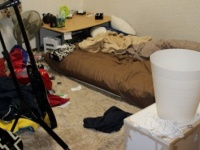 判断基準ソレ!?　男子が「部屋が汚そう」だと思った女子の普段の行動4選