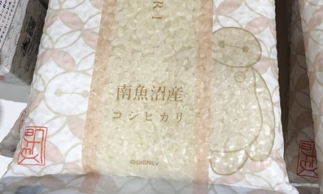 まさか「米マックス」ってこと！？　ディズニーストアで売られていた「ベイマックスパッケージのコメ」が話題に