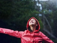 雨のニオイを嗅ぎ分けることができる人が存在する、その科学的理由