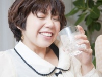 お酒の飲みすぎ？　体のむくみの原因4つ