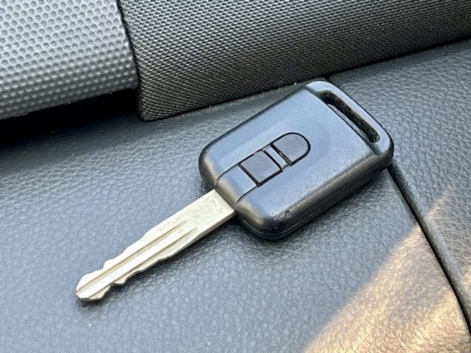 ひっそりと...（画像はphotoAC）