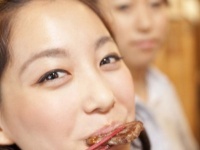 この女っ……！　既婚女性に余裕を見せつけられた瞬間