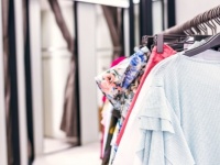 【心理テスト】洋服を買う時に重視することは？　「あなたが恋人に求める条件」