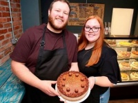 ピンチがチャンスに！新型コロナで休職となった男性、彼女の誕生日に作ったケーキがきっかけでケーキ店をオープン